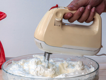 Apenas um ingrediente remove o amarelado dos eletrodomésticos: funciona com geladeira, liquidificador, batedeira e mais!