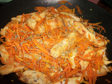 Filé de frango com cenoura ralada da Marron