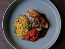 Posta de Robalo com Molho de Tucupi Preto e Farofa Crocante com Tomate Confit
