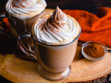 Chocolate quente cremoso como você nunca viu antes: essa é a receita que faço no primeiro ventinho frio que bate na nuca