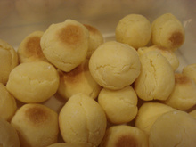 Bolinhos de polvilho (pão-de-queijo)