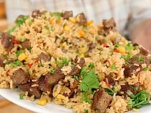 Você só precisa de uma panela e imaginação: TudoGostoso ensina receita de arroz carreteiro adaptado para fazer com o que você tiver na geladeira!