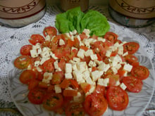 Salada de tomate e queijo minas