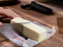 Manteiga ou margarina: qual a diferença e qual é melhor comprar, segundo o TudoGostoso