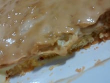 Pavê de creme com doce de leite e pêssegos