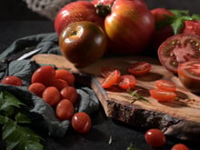 "Nem todo tomate é igual": chef revela como cada tipo transforma o sabor de molhos, saladas e pratos do dia a dia