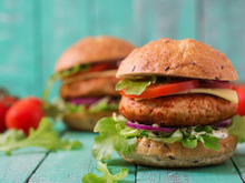 Receita de hambúrguer de frango saudável: confira