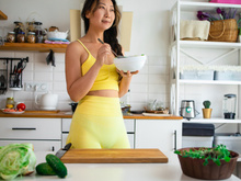 O que acontece se eu comer em pé?