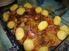 Atum ao forno com batatas gratinadas