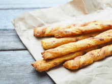 Biscoito palitinho de queijo