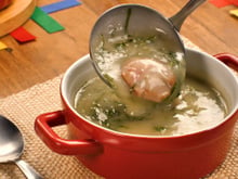 Nem chegou junho e esse caldo verde do TudoGostoso já virou obsessão no jantar aqui de casa