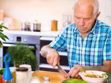 7 dicas de como se alimentar para prevenir o câncer de intestino