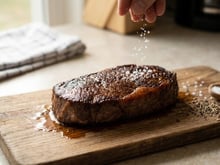 Eu sempre errava o ponto do bife: TudoGostoso revela quando colocar o sal para evitar água na frigideira