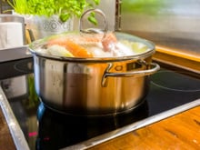 Cooktop de indução está com o menor preço do ano e cupom exclusivo Prime