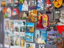 A Bosch responde à pergunta se os ímãs na geladeira aumentam o consumo e explica o que é mais importante do que isso para economizar