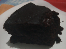 Bolo mega preto de chocolate