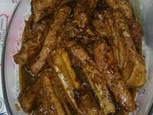 Costelinha de porco ao molho de laranja e cerveja