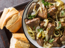 Truque infalível com leite deixa fígado macio e mais saboroso. Aprenda como fazer!