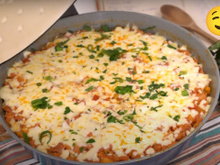 Delícia de arroz com linguiça toscana é o almoço simples e completo de uma panela só