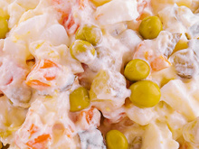 Essa salada de maionese é o acompanhamento de Natal que nunca pode faltar na minha casa e agora eu te ensino como fazer