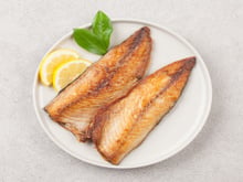 Experimente adicionar esses dois ingredientes antes de grelhar a cavala: truque do TudoGostoso faz cheiro de peixe desaparecer completamente e a textura fica crocante