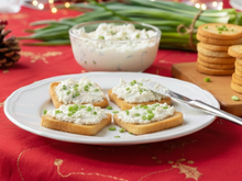 A pastinha de cream cheese deliciosa que eu preparo há 20 anos (e leva só 4 ingredientes) nas festas de família