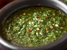 Como preparar um chimichurri imbatível: a receita caseira para um molho requintado