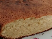 Bolo molhadinho de queijadinha (sem glúten)