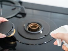 Especialistas em comportamento revelam: quem sempre limpa o fogão logo após cozinhar compartilha este traço de personalidade