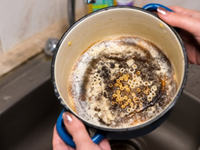 3 truques baratos para deixar panelas com aparência de novas, segundo o TudoGostoso