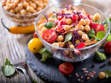 10 receitas de saladas fresquinhas para aproveitar o verão