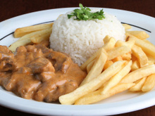 Receita de strogonoff da mamãe para fazer um almoço delicioso e muito fácil