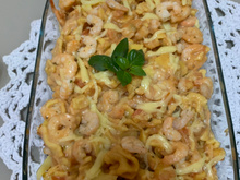 Macarrão gravatinha com camarão