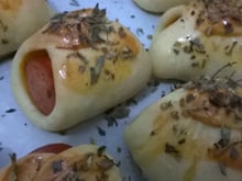 Enroladinho de salsicha assado fácil