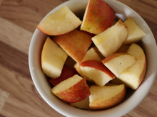 Por que você deveria comer uma fatia de maçã depois do almoço ou do jantar?