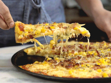 Pizza com massa de omelete