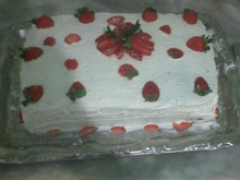 Bolo de coco com morango da Mila