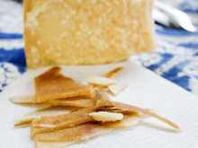 5 maneiras de aproveitar a casquinha dura do queijo parmesão (é uma mais deliciosa que a outra!)