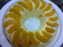 Pudim de pêssego em calda