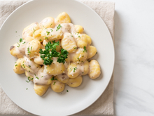Nhoque com creme de queijos e ervas: receita fácil e cremosa que fica melhor que de qualquer restaurante