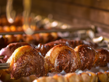 Dá para fazer churrasco dentro de casa no feriadão chuvoso se você seguir essas 4 dicas