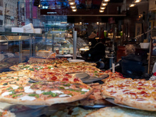 Cidade que nunca dorme produz quase 4 pizzas por segundo e tem os pizzaiolos mais premiados do Brasil