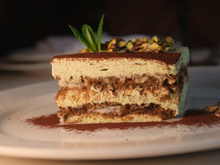 Sobremesa de rico fácil e rápida: esse tiramisù de pistache fica pronto em 15 minutos e fica divino