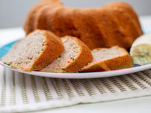 Poucas pessoas sabem, mas dá para fazer bolo de banana fofinho sem farinha e sem açúcar