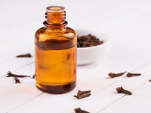 O segredo da vovó: aromatizador caseiro com cravo e citronela que também afasta mosquitos da cozinha