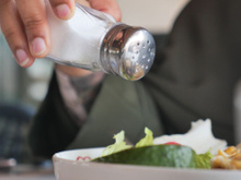 Neurocientista revela o que realmente acontece com seu cérebro quando você consome sal