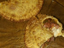 Pastel de calabresa com requeijão