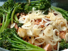 Salmão e brócolis ao molho de vinho e mel