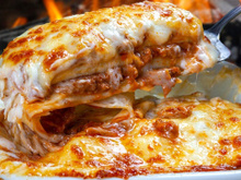 No Dia da Lasanha sempre faço essa receita cremosa da vovó: desaparece da travessa em minutos, não sobra nem uma lasquinha de queijo parmesão!