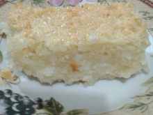 Bolo de aipim com creme de leite e leite condensado